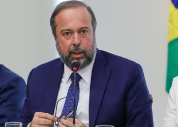 Ministro de Minas e Energia diz que agentes econômicos devem ser tratados como 'caminhão de japoneses': 'Todos iguais'