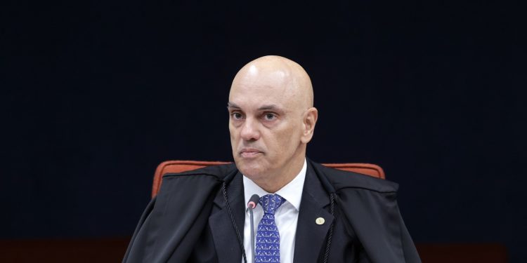 Moraes dá 48 horas para defesa explicar uso de vídeo com IA de Bolsonaro em campanha de Flávio e vê risco de nova violação de cautelares