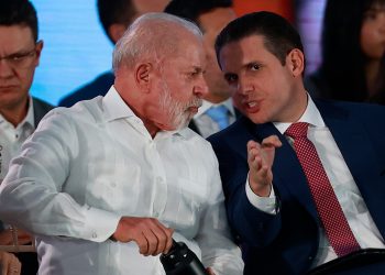 Motta avisa líderes que Câmara pode votar projeto sobre combustíveis caso governo Lula não retire subsídio à gasolina