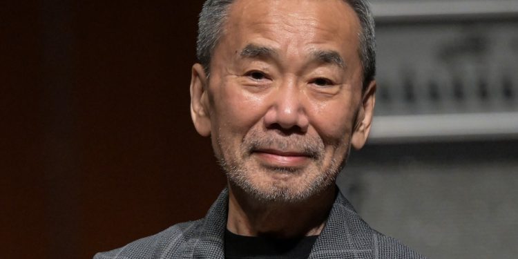 Murakami lança novo livro e diz que seus romances são 'diferentes' da literatura gerada por IA