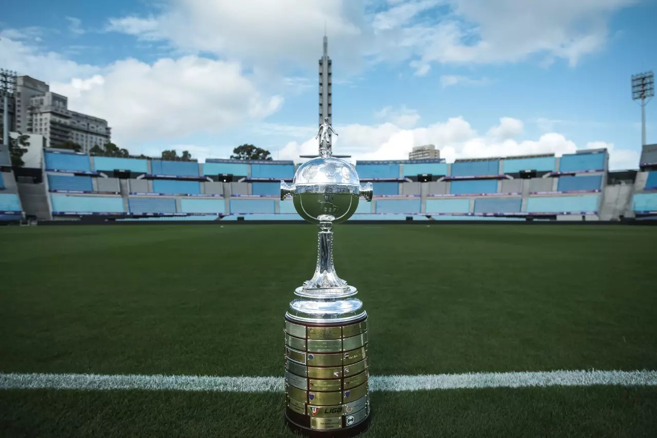 Não lembra? Recorda quem ainda está vivo na Sul-Americana, Libertadores, Copa do Brasil e quem disputa o título no Brasileirão