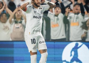 Neymar curte post nas redes sociais com críticas à sua minutagem pela seleção na Copa do Mundo