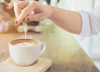 Nova análise mostra como os substitutos do açúcar podem afetar a saúde intestinal e o metabolismo; entenda