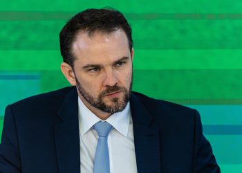 Nova taxa foi forma de EUA retomarem ‘na marra' tarifa derrubada pela Suprema Corte, diz ministro