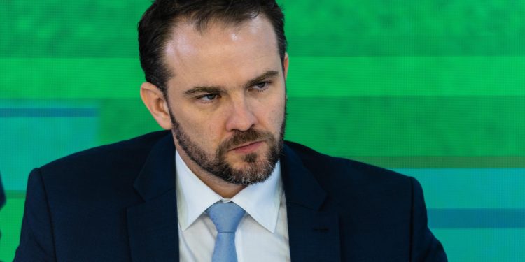 Nova taxa foi forma de EUA retomarem ‘na marra' tarifa derrubada pela Suprema Corte, diz ministro