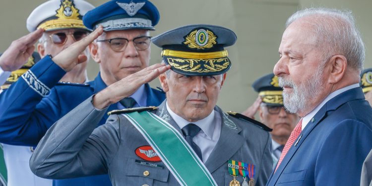 O humor de Lula na reunião com os comandantes militares