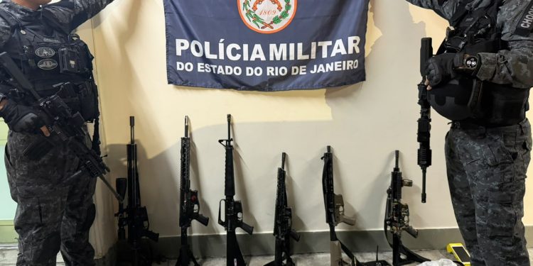 Operação em comunidades da Zona Sudoeste do Rio tem 23 presos, seis fuzis apreendidos e até cobra resgatada