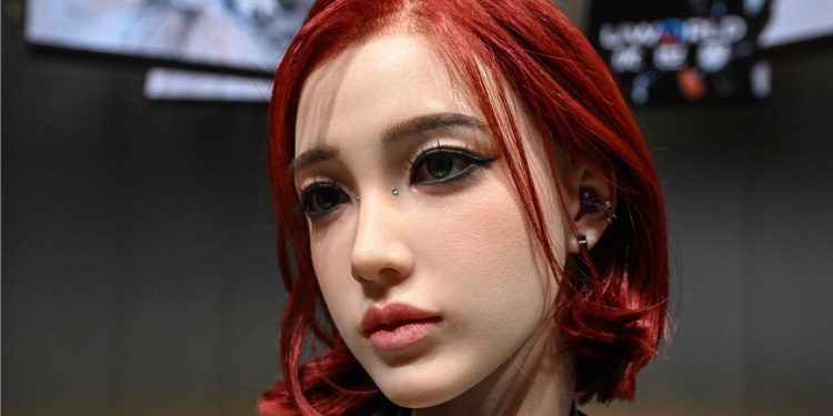 Pele macia, voz suave e unhas perfeitas: novo robô chinês impressiona por hiper-realismo; veja fotos