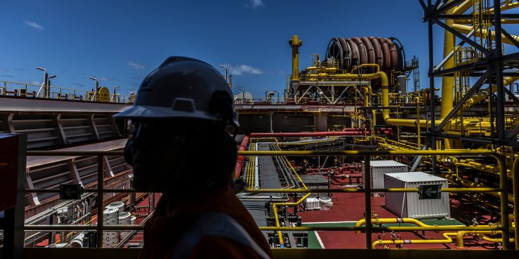 Petrobras produz acima da capacidade de suas plataformas e aprofunda plano de eficiência operacional