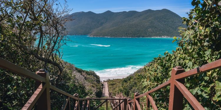 Pontal do Atalaia é eleita uma das 50 melhores praias do planeta