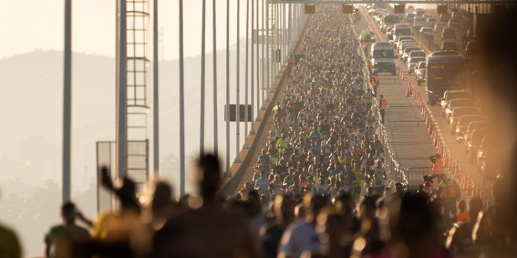 Ponte Rio-Niterói terá interdições para meia maratona; barcas ganham viagens extras
