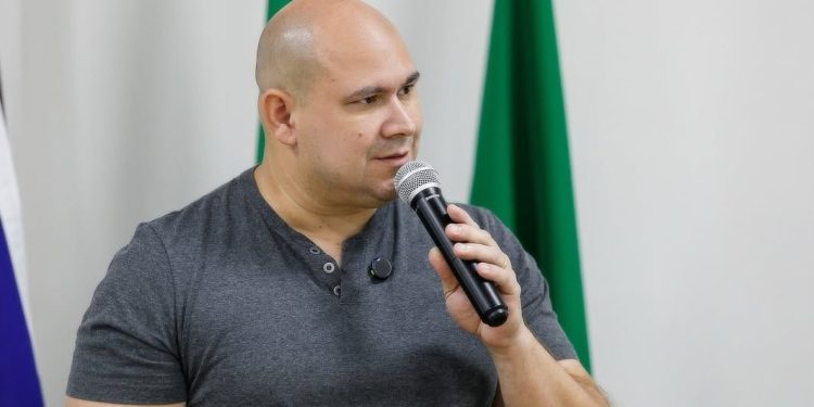 Prefeito bolsonarista barra campeonato de 'farmar aura' em parque de Cuiabá: 'Não tenho ideia do que é. Sou hetero'