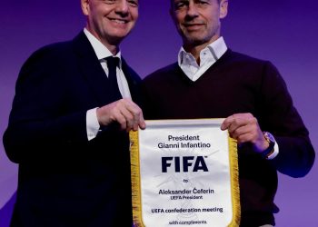 Presidente da Uefa não vai à final da Copa do Mundo em protesto contra a Fifa, diz site