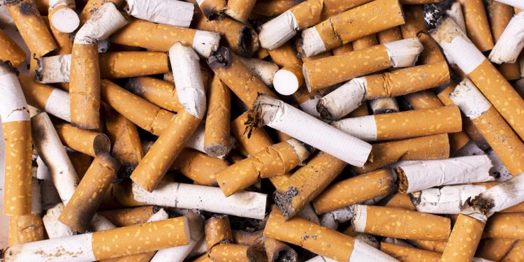 Proibição de fumar em bares é associada à queda de 50% nos casos de câncer ligados ao tabaco na Hungria; entenda