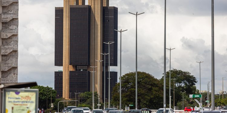 Projeção para inflação deste ano tem ligeira queda, mas chama atenção alta na estimativa para 2028