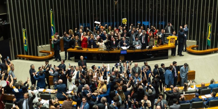 Projeto que criminaliza a misoginia enfrenta resistência do PL, e negociação sobre liberdade religiosa vira impasse em votação