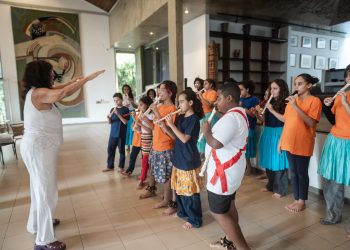 Projeto transforma crianças da Marambaia em guardiãs do manguezal por meio da música; conheça a iniciativa