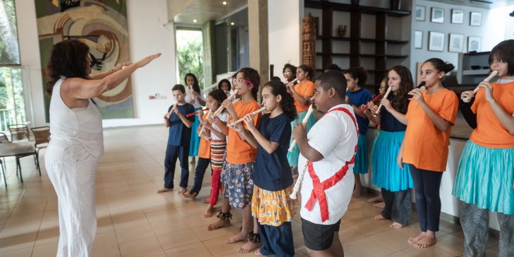 Projeto transforma crianças da Marambaia em guardiãs do manguezal por meio da música; conheça a iniciativa
