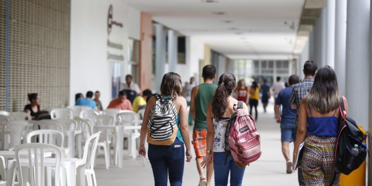 Quem nasce nas famílias mais pobres tem menos de 2% de chance de concluir ensino superior, mostra Atlas da Mobilidade Social