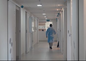 Recém-nascido é encontrado em lixeira de banheiro de hospital em Sorocaba