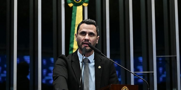 Republicanos deve anunciar Cleitinho fora da disputa em Minas, e prepara acordo com PL de Flávio para apoiar Marcelo Aro ao governo