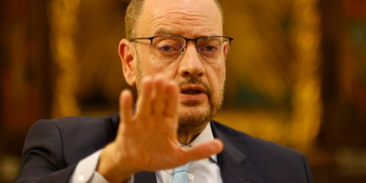 Ricardo Couto começa a reduzir secretarias; confira as mudanças