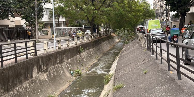 Rio Maracanã recebe menos 9 milhões de litros de esgoto por dia após ação de combate a ligações irregulares na Grande Tijuca