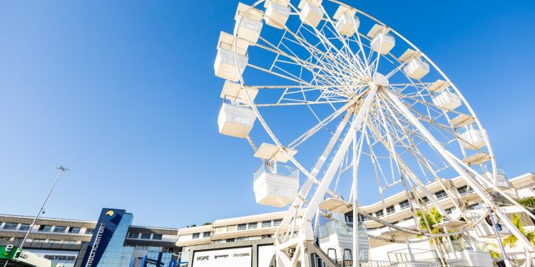 Roda-gigante de 22 metros é a nova atração de férias na Região Oceânica de Niterói