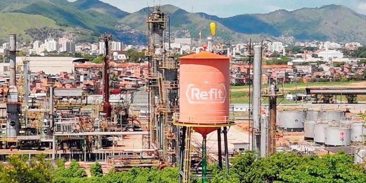 STJ suspende decisão que afastava dois diretores da ANP da interdição da Refit