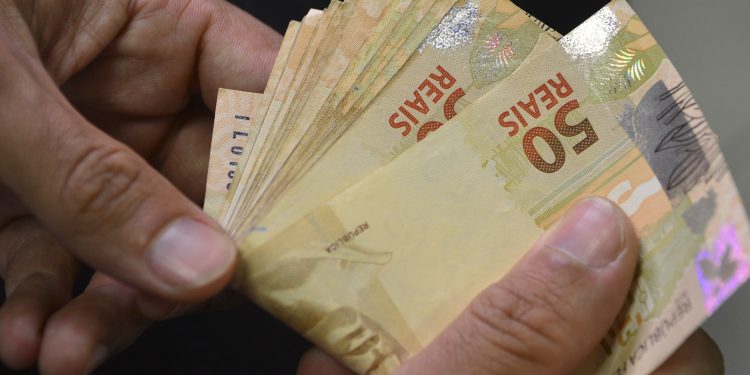 Saques superam em R$ 39,3 bi os depósitos na poupança no primeiro semestre