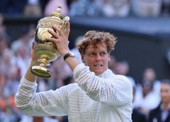 Sinner vence Zverev, conquista bicampeonato consecutivo em Wimbledon e fatura primeiro Grand Slam da temporada