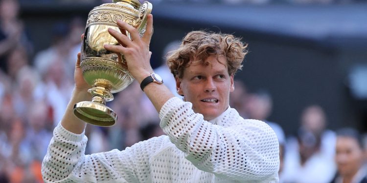 Sinner vence Zverev, conquista bicampeonato consecutivo em Wimbledon e fatura primeiro Grand Slam da temporada