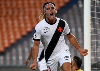 Spinelli marca no fim e Vasco arranca empate contra o Independiente Medellín na Sul-Americana