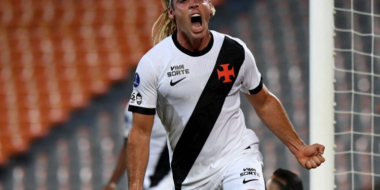 Spinelli marca no fim e Vasco arranca empate contra o Independiente Medellín na Sul-Americana