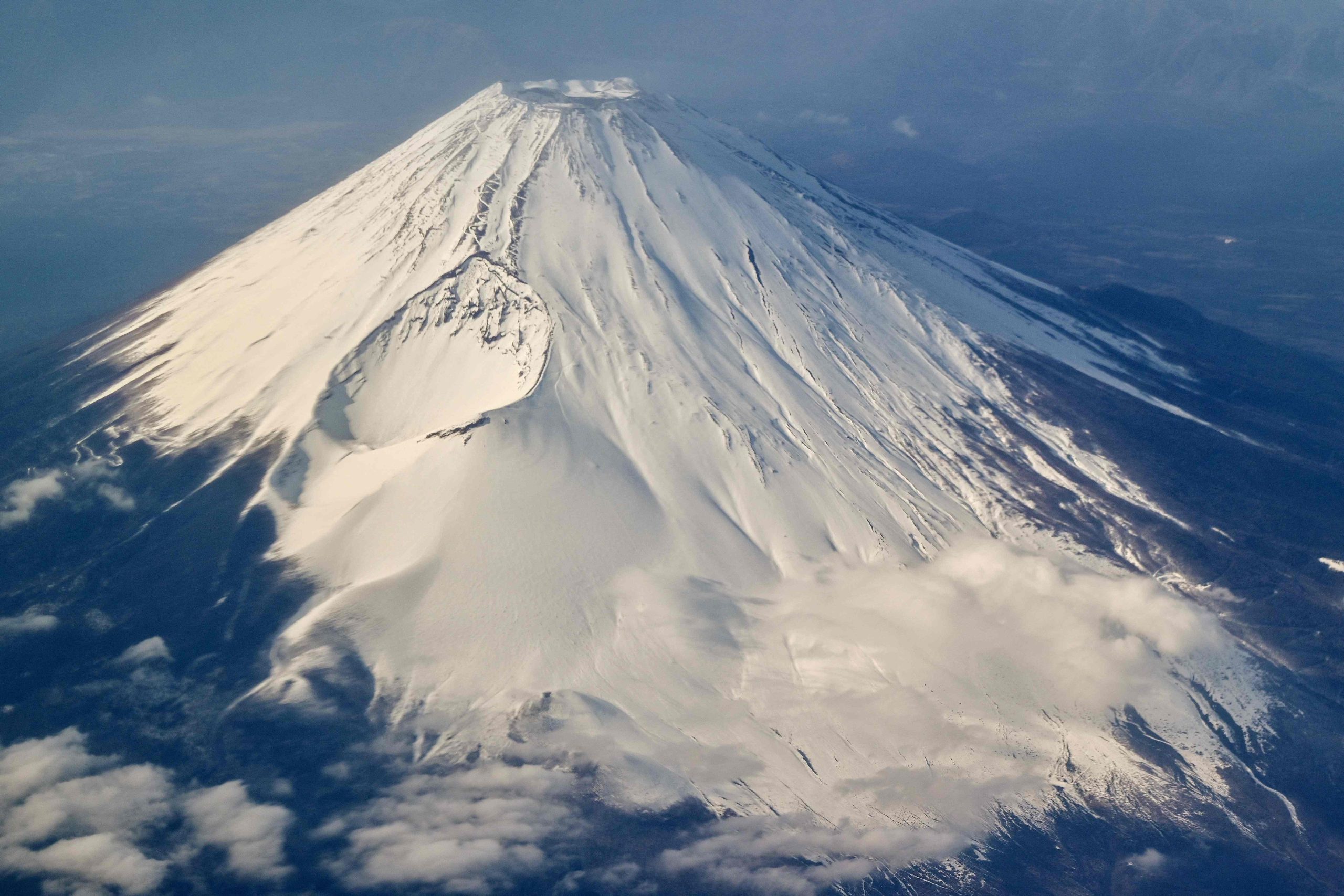 Suíço morre durante escalada no Monte Fuji, e idosa de 99 anos é resgatada após passar a noite na montanha