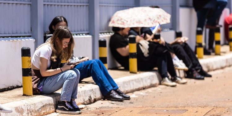 Surpresa do Enem de 2025, novo modelo de perguntas com 'textão' teve taxa baixa de acerto e voltará neste ano