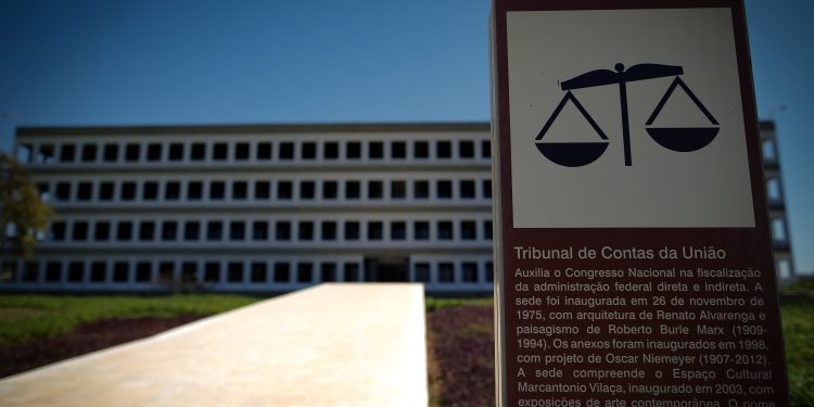 TCU libera pagamento de gratificação fora do teto a servidores do próprio tribunal, da Câmara e do Senado