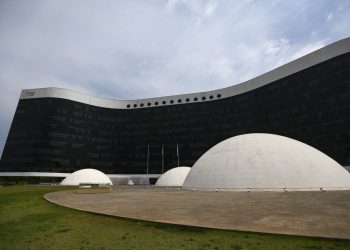 TSE avalia regras para que plataformas previnam ataques à eleição e considera criar comissão fiscalizar big techs