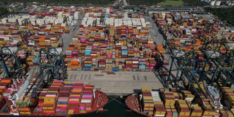 Tarifaço atinge principalmente SP e SC e governo terá plano de R$ 130 milhões para buscar novos destinos para produtos