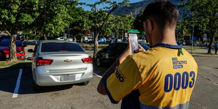 Testamos o novo sistema de pagamento digital de estacionamento no Rio; confira resultado