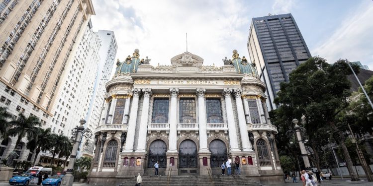 Theatro Municipal do Rio de Janeiro celebra 117 anos com programação gratuita nesta terça (14)