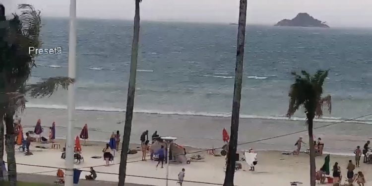 Vendavais em SP passam de 120 km/h e causam mortes no Estado