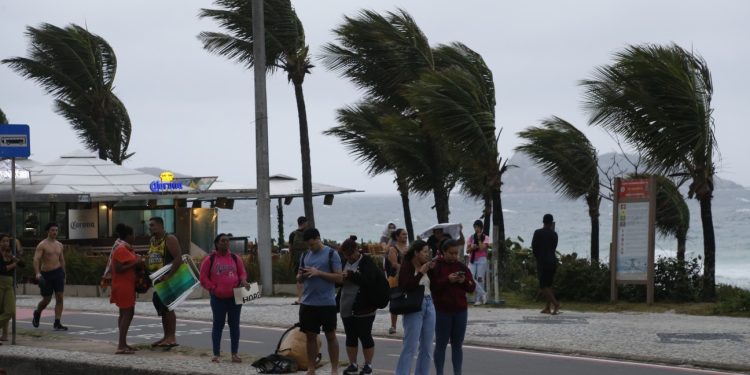Vendaval turbinado que atingiu Rio, SP e Sul tem a ver com o El Niño? Veja o que dizem especialistas