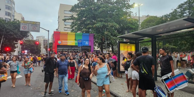 Ventania no Rio: Santos Dumont tem apagão, metrô não está funcionando