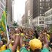 Brasileiros tomam conta da Times Square na espera pela estreia da seleção na Copa — Foto: Reprodução/X