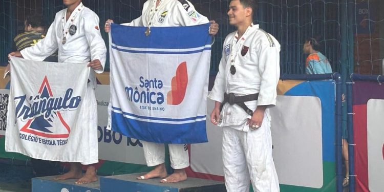 João Brandão (ao centro) busca o bicampeonato no judô pelo Santa Mônica — Foto: Divulgação/Santa Mônica