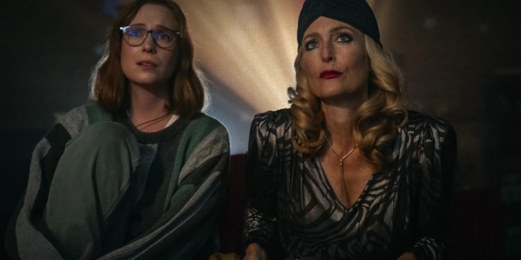 'Acampamento Miasma – Adolescência, sexo e morte': tudo sobre o esperado filme de terror com Gillian Anderson