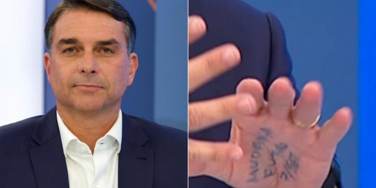 'Cola' de Flávio Bolsonaro na Globo: saiba o que estava escrito na mão do senador