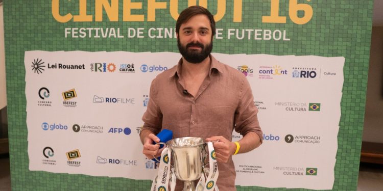 'Copinha', primeiro filme de Joaquim Salles, conquista prêmio principal no CineFoot