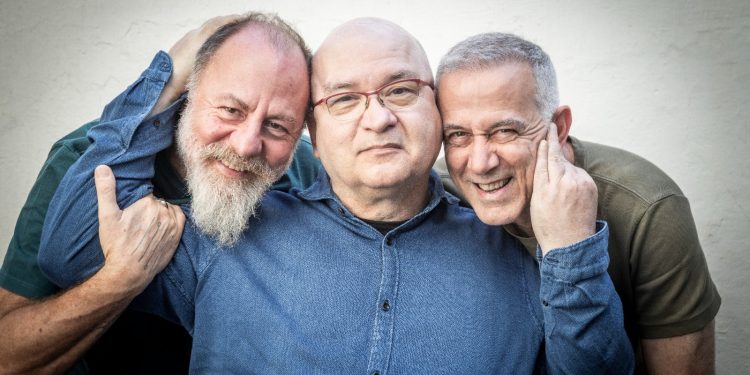 'É perturbador perceber o quanto as nossas músicas de 40 anos continuam atuais', diz João Barone, dos Paralamas